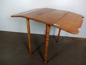 lot 000 image: Antique Drop Leaf Table