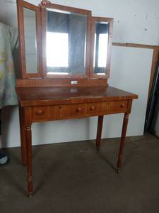 lot 003 image: Antique Triple Mirror Vanity (Valued  $900)
