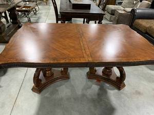 BEAUTIFUL KITCHEN TABLE