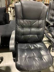 BLACK VINYL DESK.OFFICE CHAIR