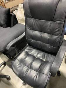 BLACK VINYL DESKOFFICE CHAIR