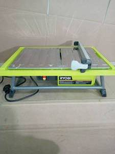 lot 5 image: 0.75 HP 7 in. 4.8 Amp Tabletop Tile Saw by RYOBI- used
