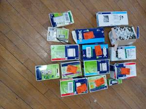 lot 37 image: Mixed lot of electric outlet