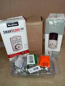 lot 56 image: Mixed lot of kwikset smartkey security and doorknob