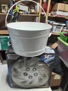 New In Box Set Of 14 Wheel Covers & White Pail (Deco)