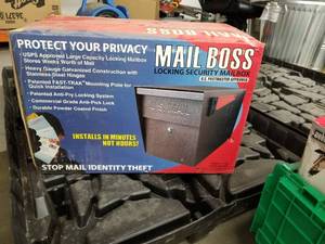 lot 22 image: Mail Boss Locking Security Mailbox 7108 (in box)