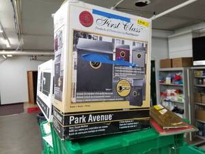 lot 26 image: PostMaster First Class Park Avenue Steel House Locking Bronze Mailbox MB685BRR-04  (in box)