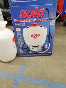 lot 18 image: Solo Piston Pump Backpack Sprayer 4-Gallon (in box)