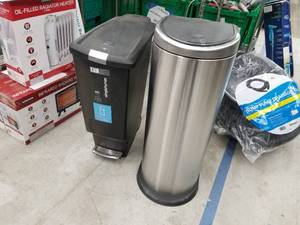 lot 29 image: Lot of (2) Flip-Top Garbage Cans