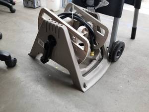 lot 32 image: Suncast Plastic Garden Hose Reel