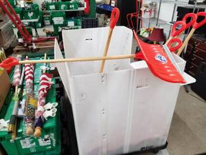 lot 33 image: Lot of (6) Big Foot Snow Roller Super Snow Pusher Metal Edge Snow Shovels