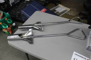 lot 59 image: Lot of (2) Bulb Planters
