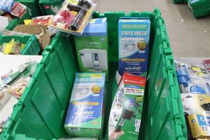 lot 151 image: Lot of (5) Toilet Accessories (in package) - Hydroright Dual Flush Valve and Handle Kits, Fluidmaster Fill Valve Kits