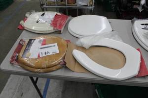 lot 146 image: Lot of (4) Toilet Seats - Round and Elongated