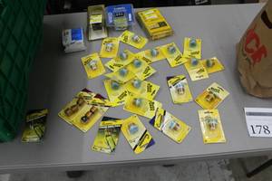 lot 178 image: Lot of Electrical Fuses and Parts (in package)