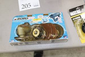 lot 205 image: Rotozip Zipmate Attachment Starter Kit ZM101 (in package)