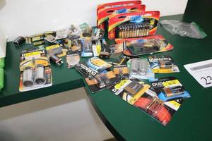 lot 233 image: Lot of Batteries (in package) - DuracellEveready Sizes AA, AAA, C, D, 9V