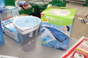 lot 221 image: Lot of (2) Filtrete Water Pitcher 12-Cup (one in package)