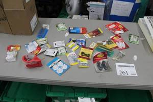 lot 261 image: Lot of House Dcor Accessories (in package) - Wall Clips, Adhesive Clips, Ceiling Hooks, Swag Hooks, Wall Anchors, Misc. Dcor