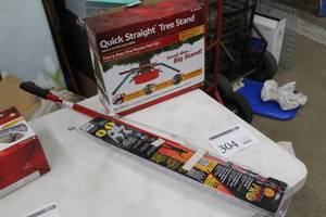 lot 304 image: Pro No Ladder Light Hanging Kit 11, Quick Straight Tree Stand (all in package)