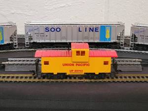 lot 25 image: (3) Detailed HO SOO LINE Box Cars & (1) Union Pacific Caboose #25743