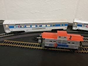 lot 28 image: (2) Tyco HO Scale Amtrak Passenger Cars & (1) Amtrak Caboose