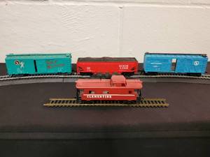 lot 30 image: (3) Detailed HO Train Cars & Clementine Caboose