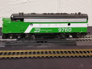 lot 40 image: (1) HO Burlington Northern Diesel Engine Unit #9760