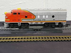 lot 42 image: Tyco HO Scale Santa Fe Diesel Engine Unit #4015