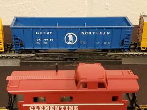 lot 44 image: (3) Detailed HO Train Cars & Clementine Caboose