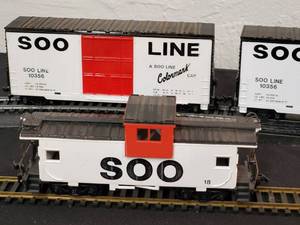 lot 49 image: (3) Detailed HO SOO LINE Box Cars & Caboose