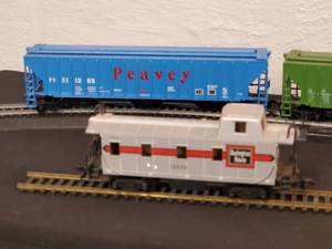 lot 56 image: (3) Detailed HO Hopper Cars & a Burlington Route Caboose #13570