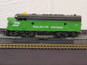 lot 61 image: Tyco HO Scale Burlington Northern Diesel Engine Unit #657