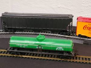 lot 63 image: (4) Detailed HO Train Box Cars Lot