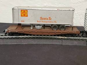 lot 67 image: (4) Detailed HO Train Box Cars Lot