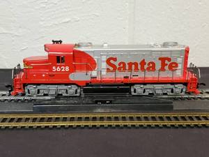 lot 87 image: Tyco HO Scale Santa Fe Diesel Engine Unit #5628