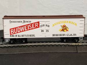 lot 89 image: (3) Very Detailed HO  box Cars & (1) SOO LINE Caboose #18