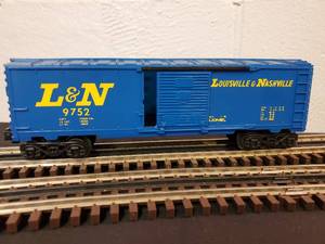 lot 113 image: Lionel O Scale Louisville & Nashville Box Car #9752