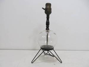 lot 91 image: Vintage Deco 1930s Era Hairpin Tri-Leg Desk Lamp