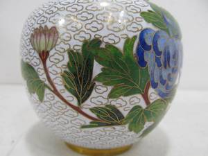 lot 338 image: Beautiful Chinese Cloisonne Flower Lidded Small VaseUrn