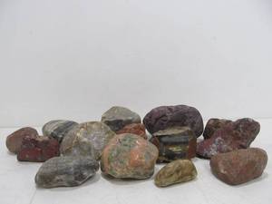 lot 65 image: Group of Assorted Rocks Minerals Agates etc