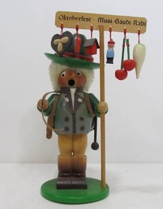 lot 68 image: Great Vintage STEINBACH German Musical Smoker Doll - Oktoberfest