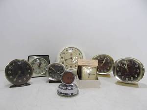 lot 71 image: Nice Group of Vintage Deco & Mid Century AlarmTravel Clocks etc