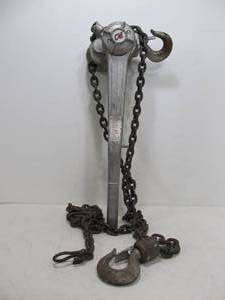 lot 160 image: Heavy Duty Vintage CM Model B 1.5 Ton Puller Hoist Tool