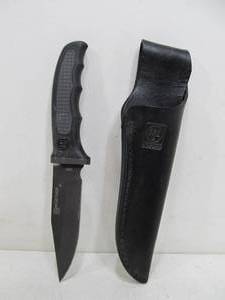 lot 120 image: Nice Quality German WUSTHOF Model 2895 Titanium Coated Hunting Knife 