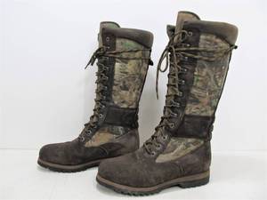 lot 128 image: Nice Pair of Cabelas Dry-Plus Tall HuntingWinter Boots - Mens Size 9.5 D