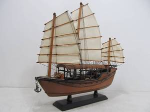 lot 225 image: Heritage Mint Wooden Ship Model Nautical Maritime Display