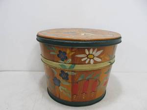 lot 245 image: Vintage Rosemaled Primitive Pine Wood Butter Tub 