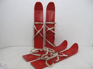 lot 247 image: 2 Sets of Vintage 1970s K-TEL Fun Skis