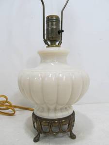 lot 262 image: Signed ALADDIN Alacite Glass Table Lamp wMatching Finial